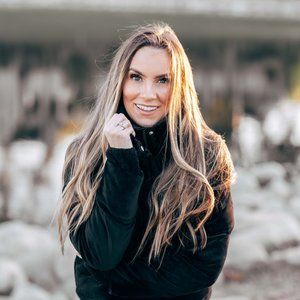 Meet your Posher Angela Lanter/Hello Gorgeous blog